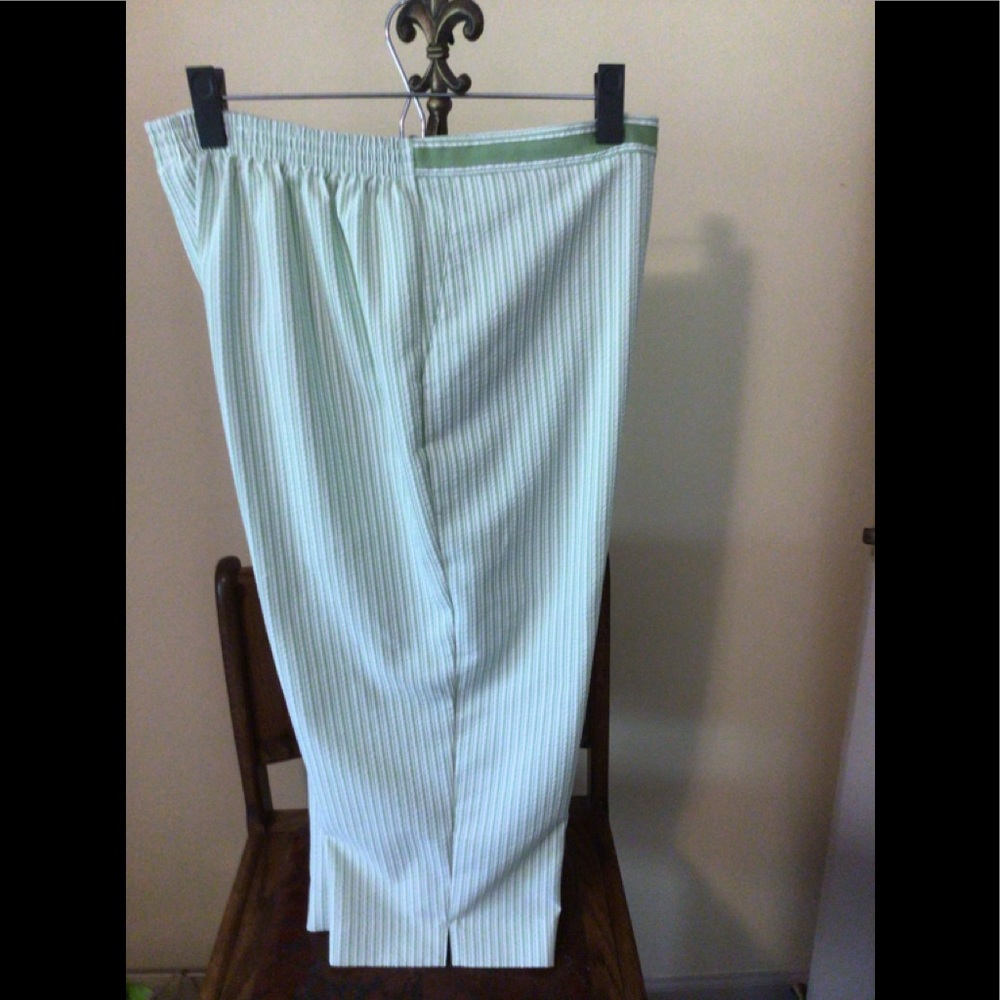 Alfred Dunner Petite Green White Stripe Capris